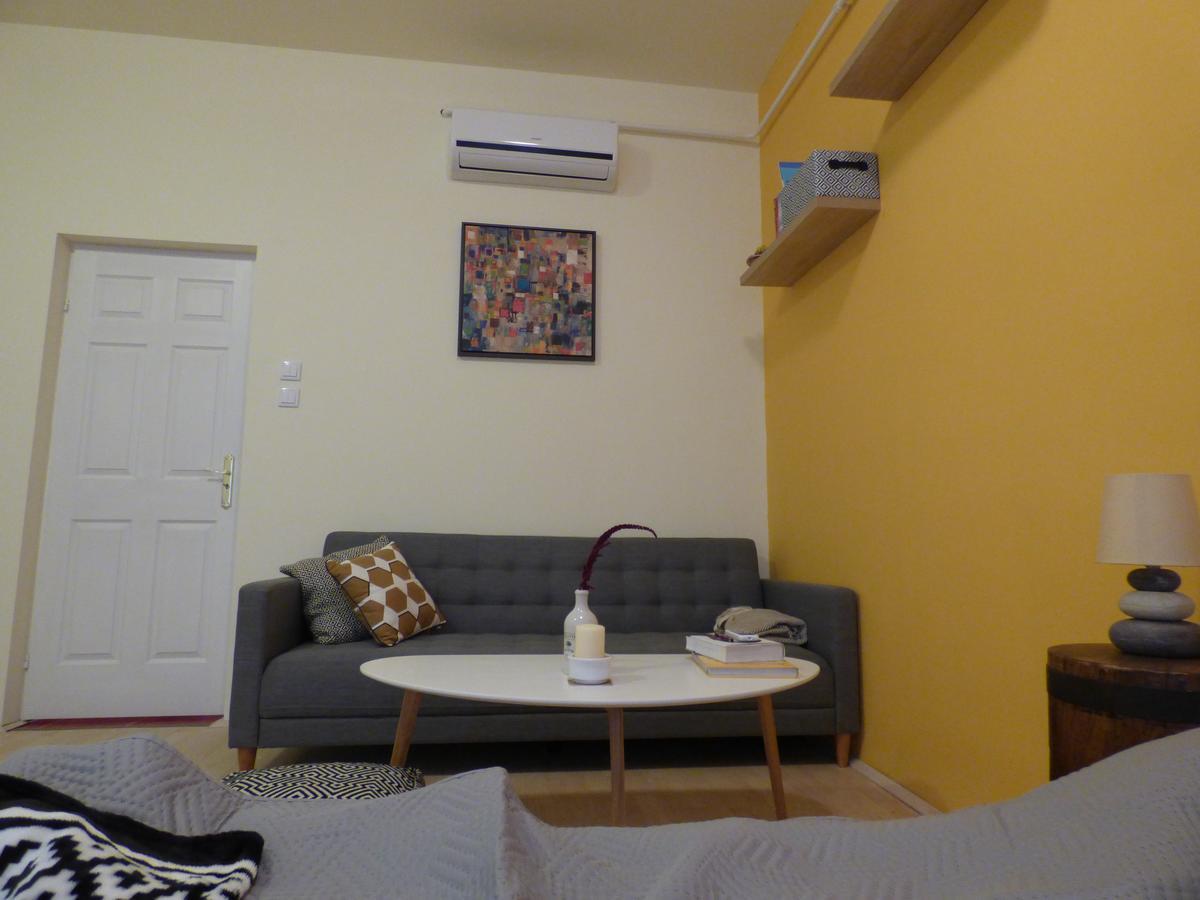 Yellow Apartment Дебрецен Екстер'єр фото