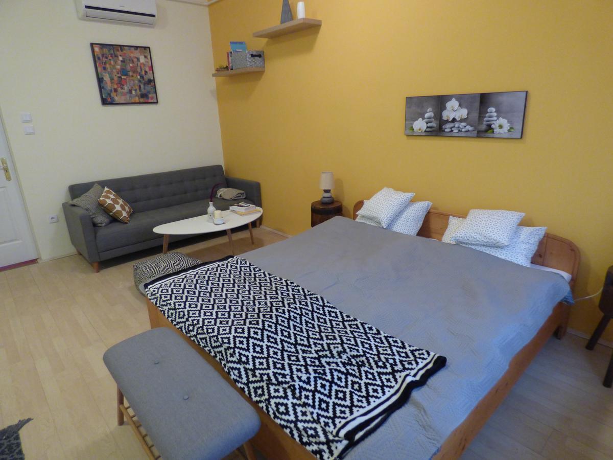 Yellow Apartment Дебрецен Екстер'єр фото