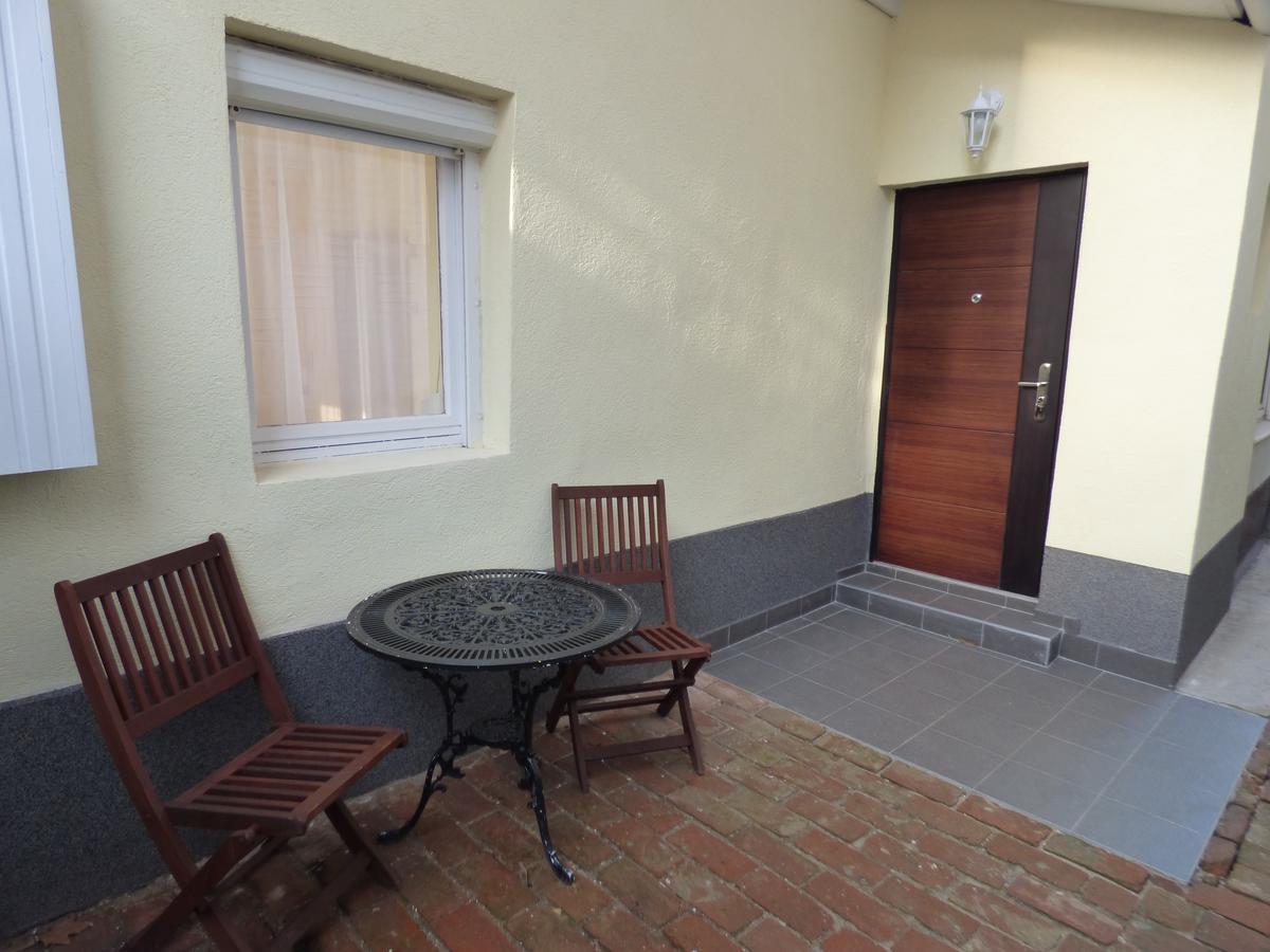 Yellow Apartment Дебрецен Екстер'єр фото